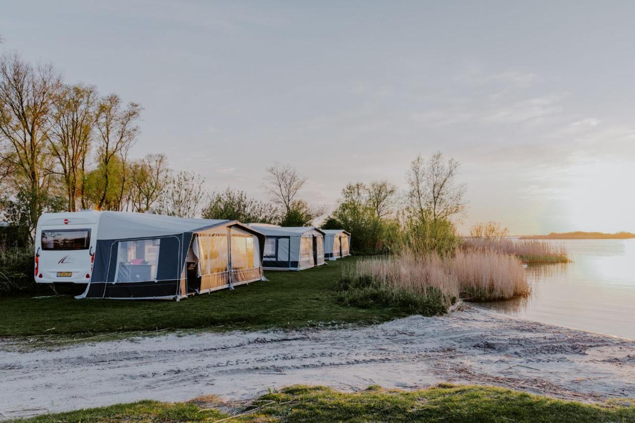 Holiday Caravan Holle Poarte Makkum Kültér fotó